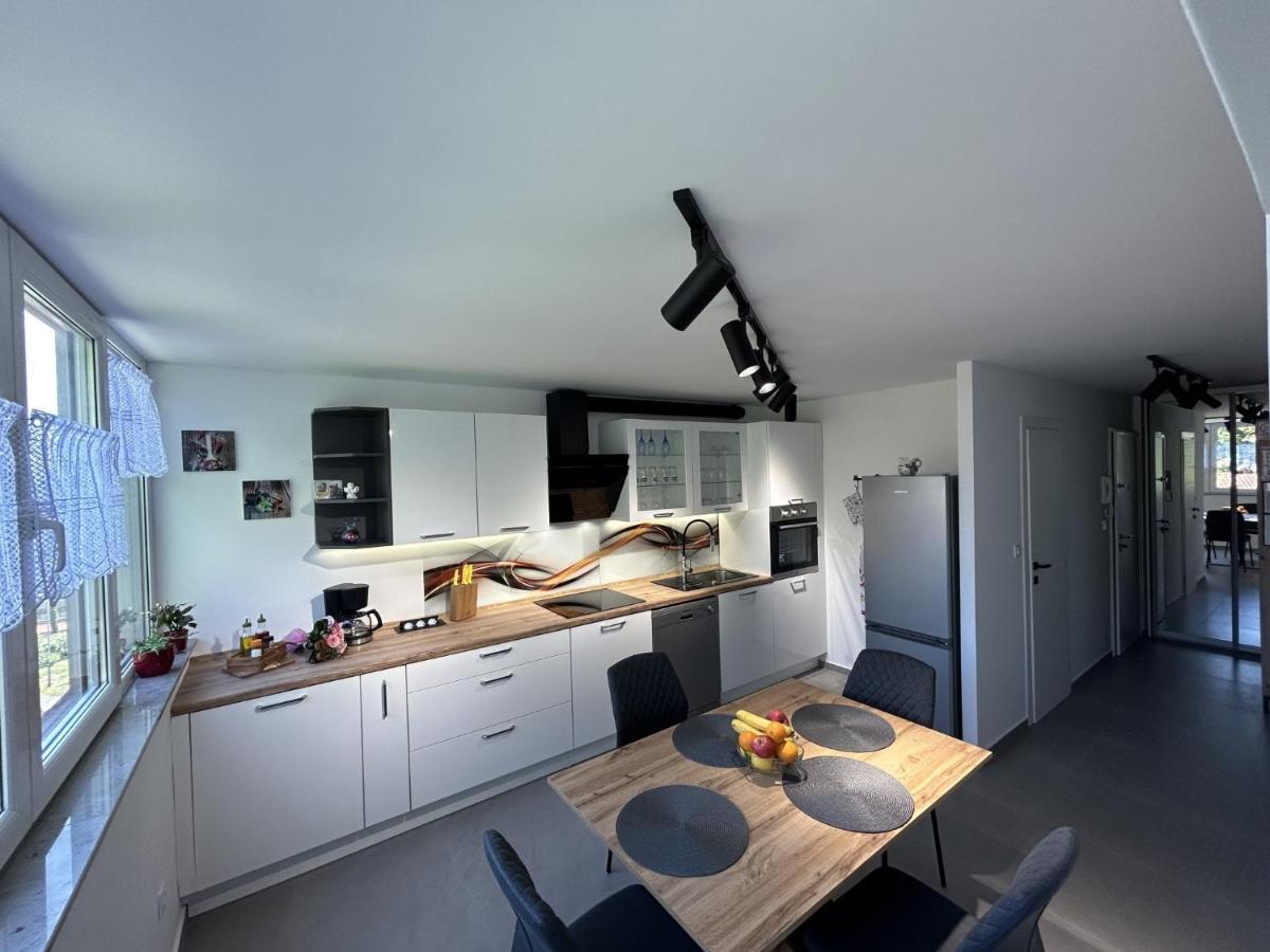 Apartment Toni ロヴラン エクステリア 写真
