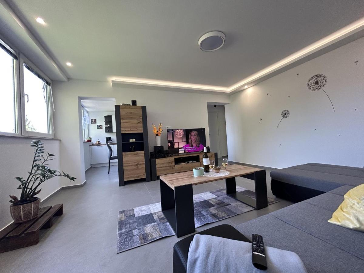 Apartment Toni ロヴラン エクステリア 写真